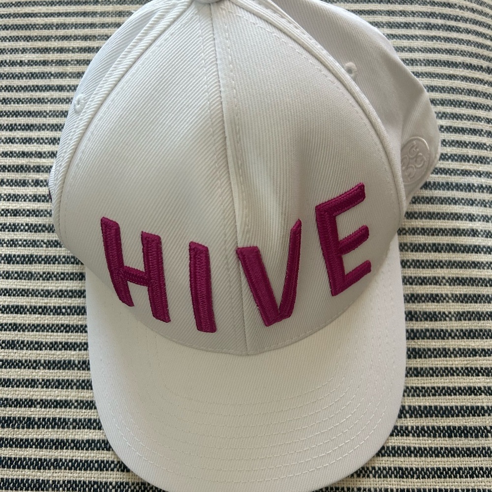 G/FORE White Cap with Pink HIVE Embroidery